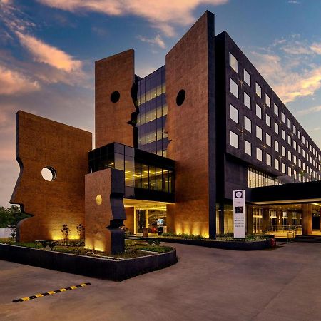 Essentia Luxury Hotel 印多尔 外观 照片