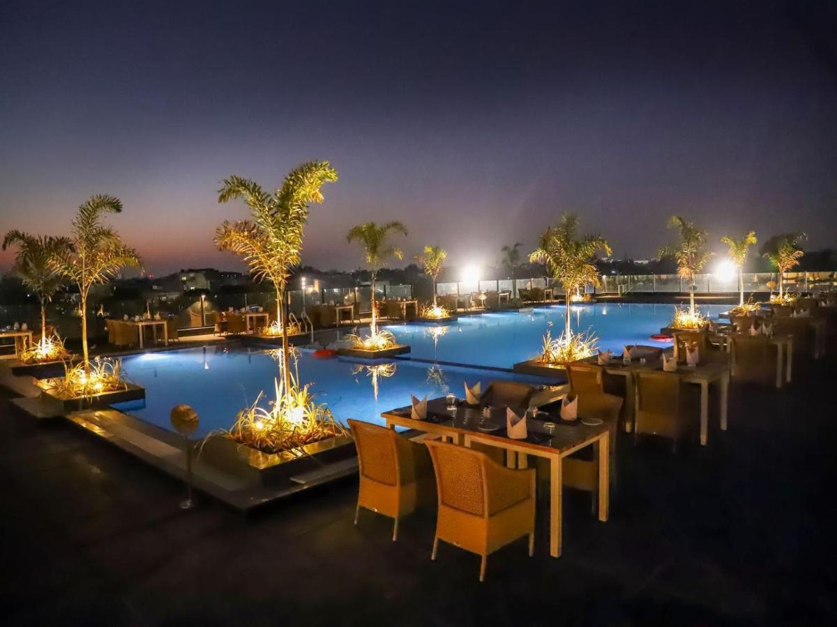 Essentia Luxury Hotel 印多尔 外观 照片
