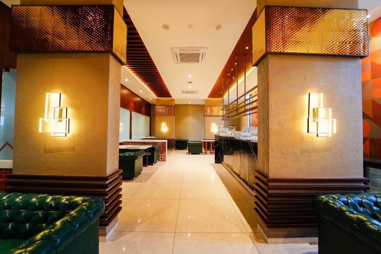 Essentia Luxury Hotel 印多尔 外观 照片