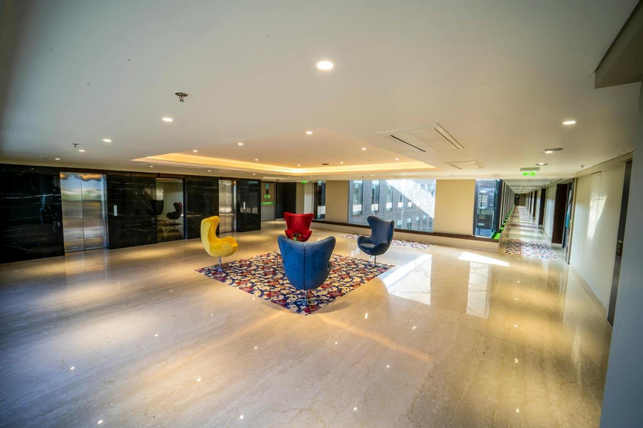 Essentia Luxury Hotel 印多尔 外观 照片
