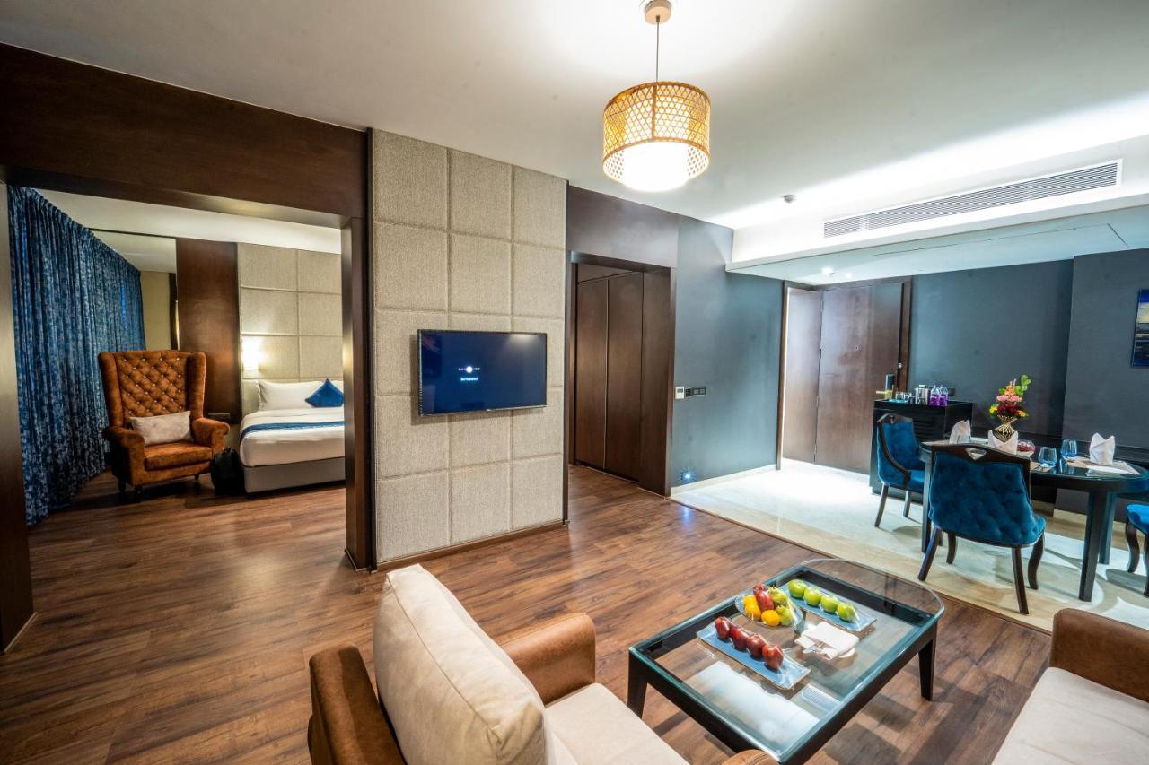 Essentia Luxury Hotel 印多尔 外观 照片