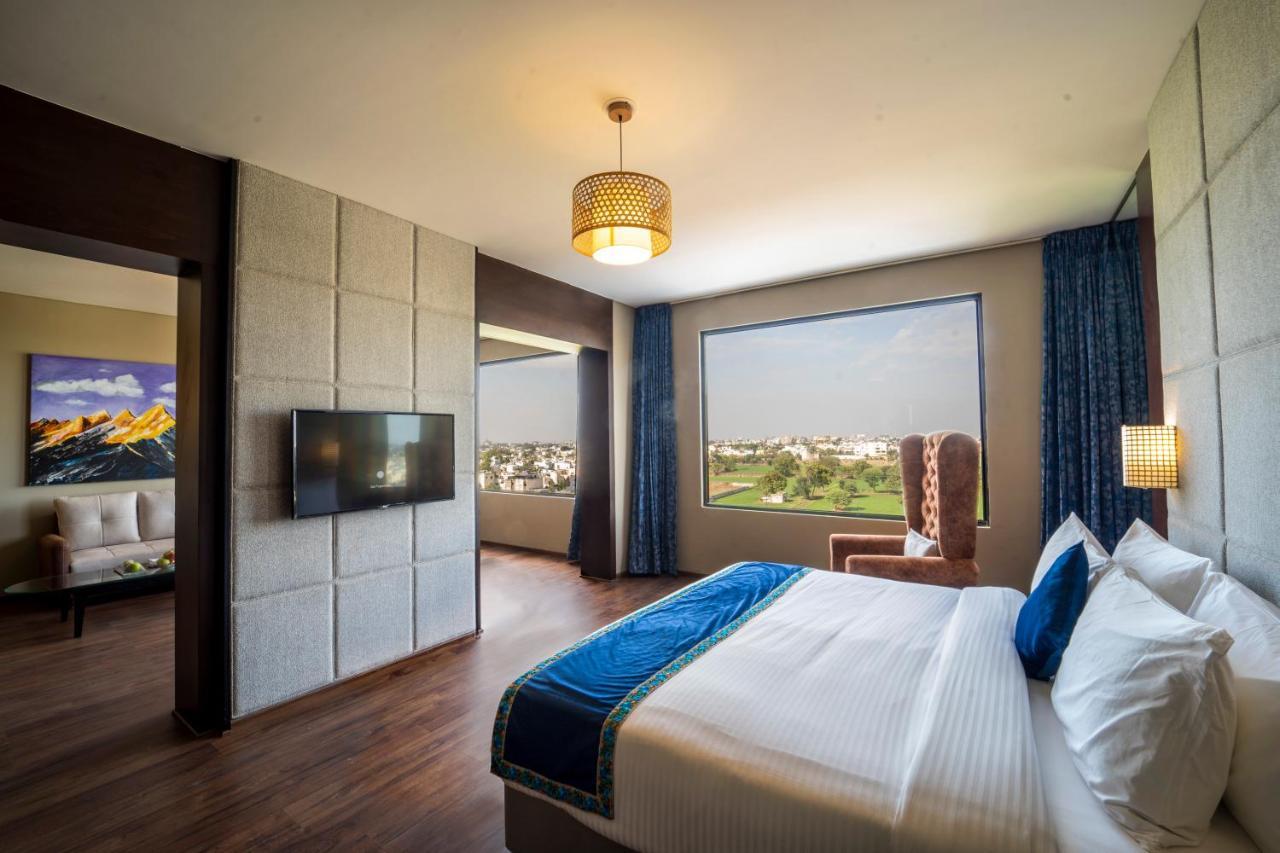 Essentia Luxury Hotel 印多尔 外观 照片