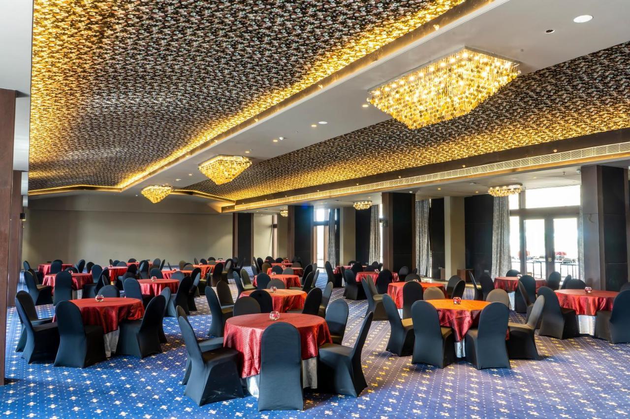 Essentia Luxury Hotel 印多尔 外观 照片