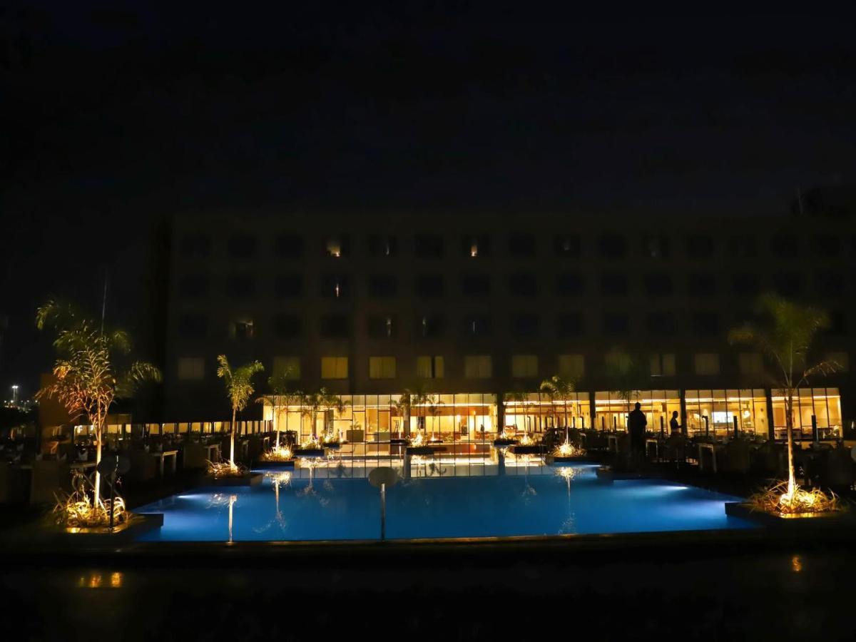 Essentia Luxury Hotel 印多尔 外观 照片