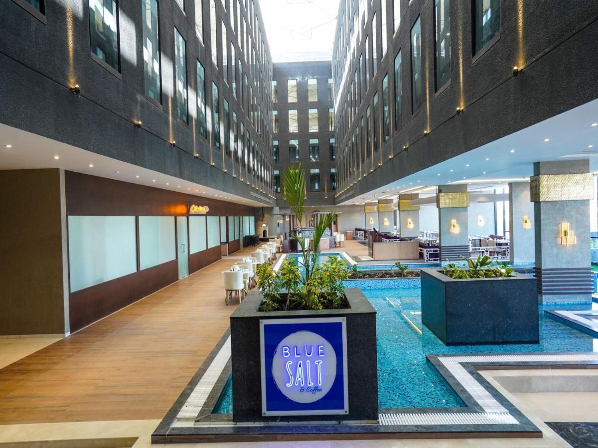 Essentia Luxury Hotel 印多尔 外观 照片