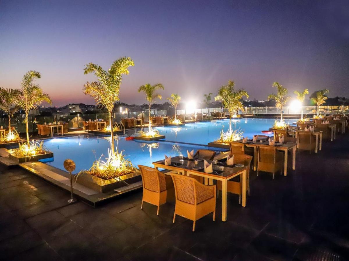 Essentia Luxury Hotel 印多尔 外观 照片