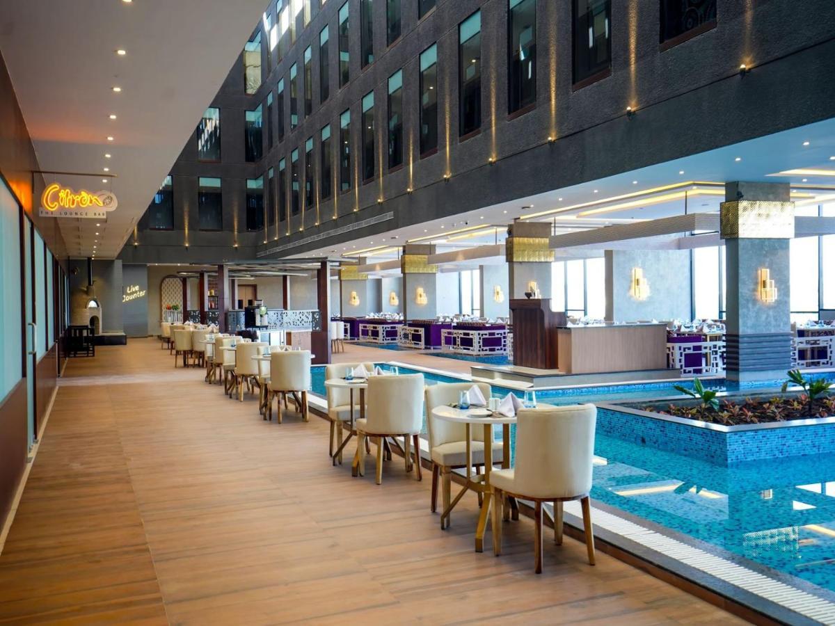 Essentia Luxury Hotel 印多尔 外观 照片