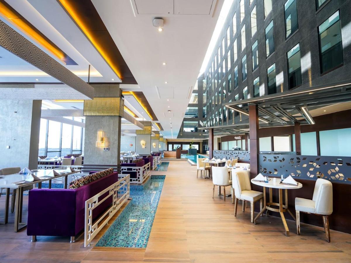 Essentia Luxury Hotel 印多尔 外观 照片