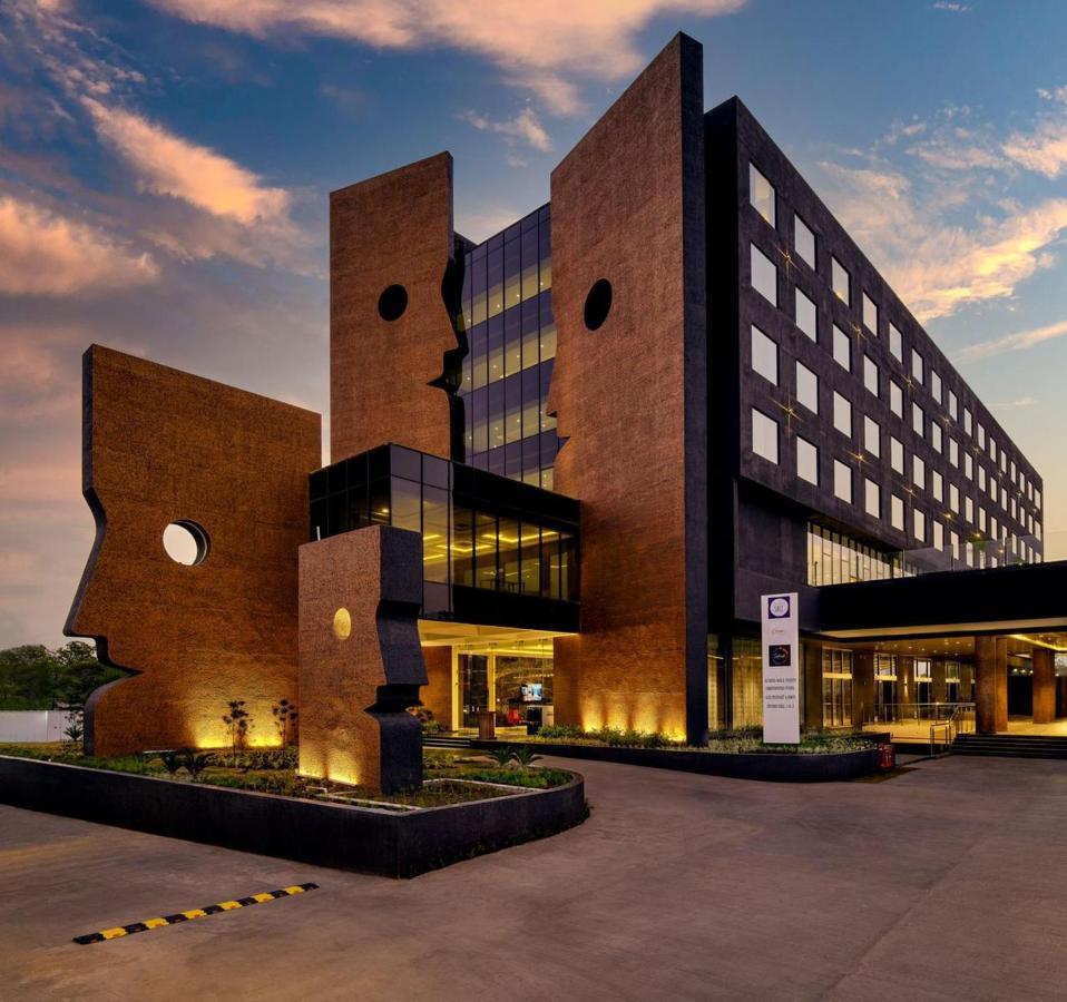 Essentia Luxury Hotel 印多尔 外观 照片