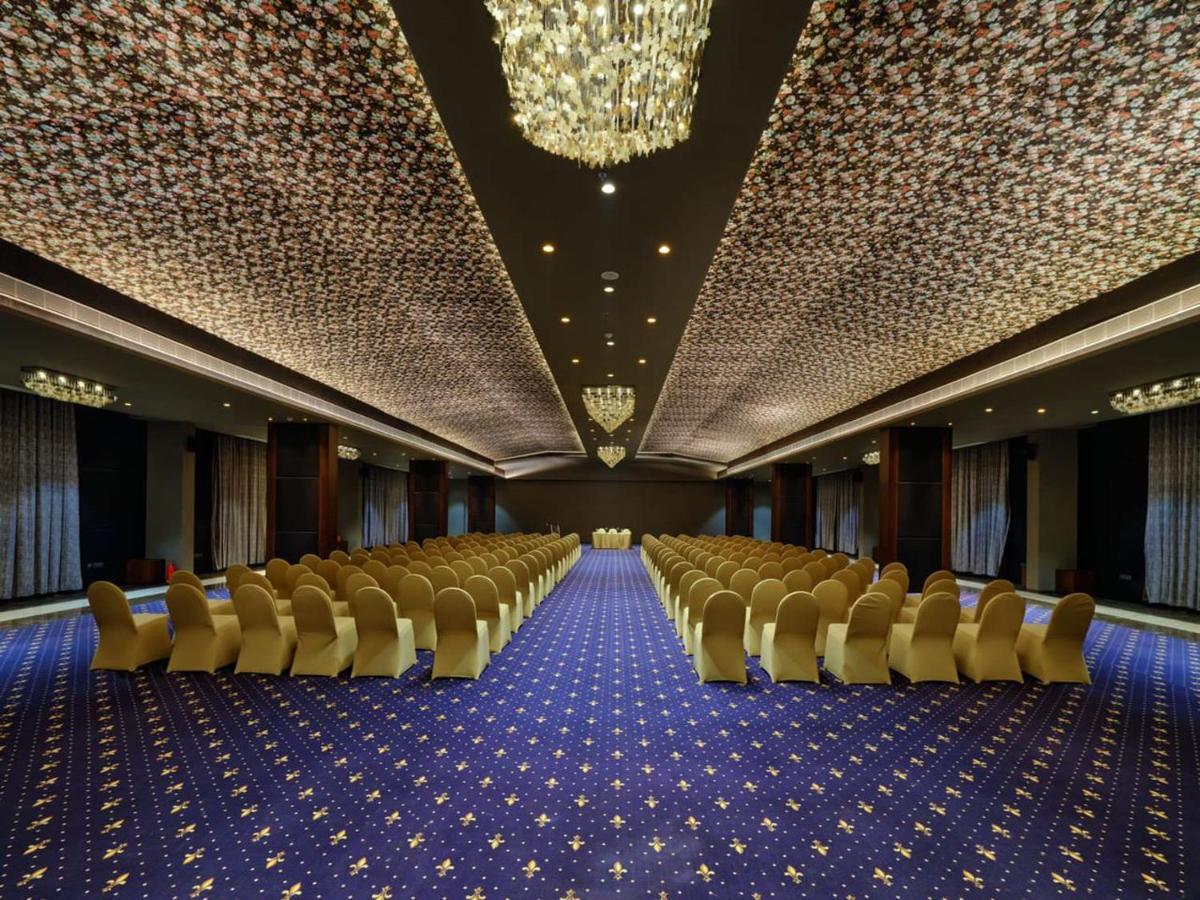Essentia Luxury Hotel 印多尔 外观 照片