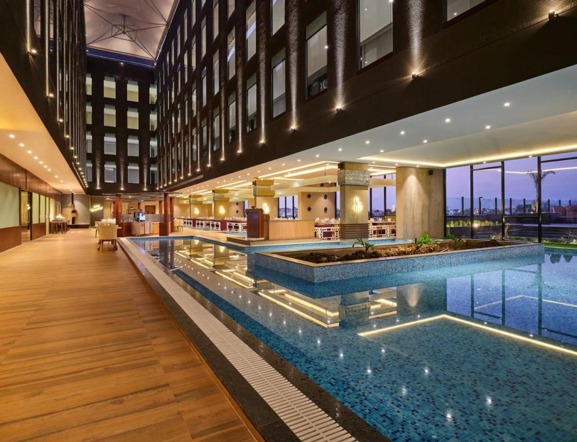 Essentia Luxury Hotel 印多尔 外观 照片
