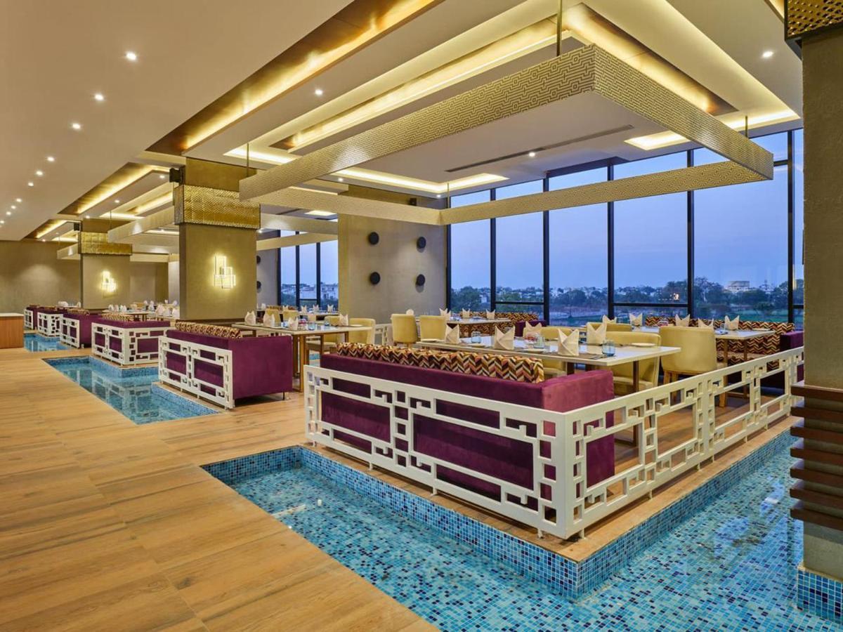 Essentia Luxury Hotel 印多尔 外观 照片