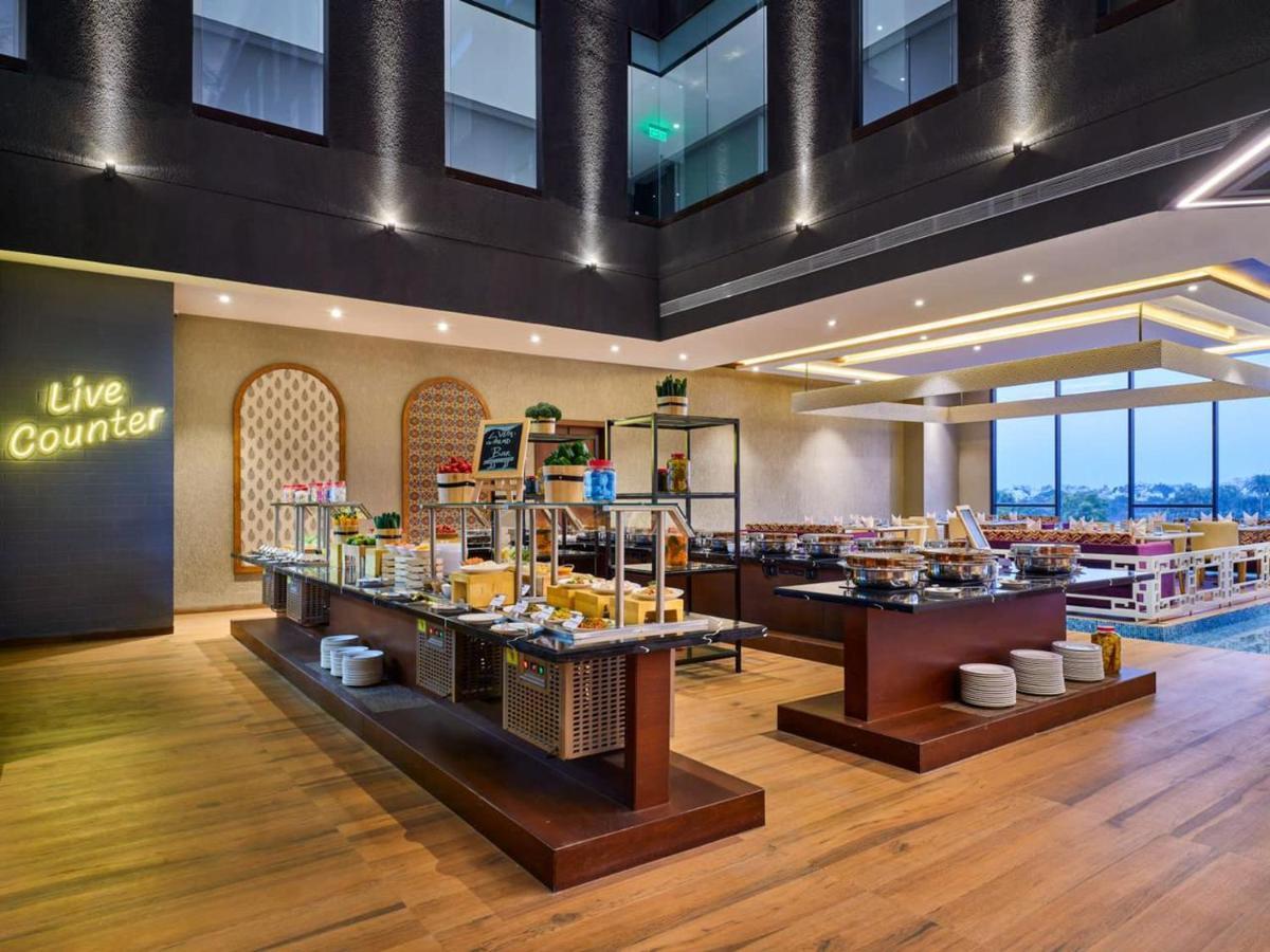 Essentia Luxury Hotel 印多尔 外观 照片