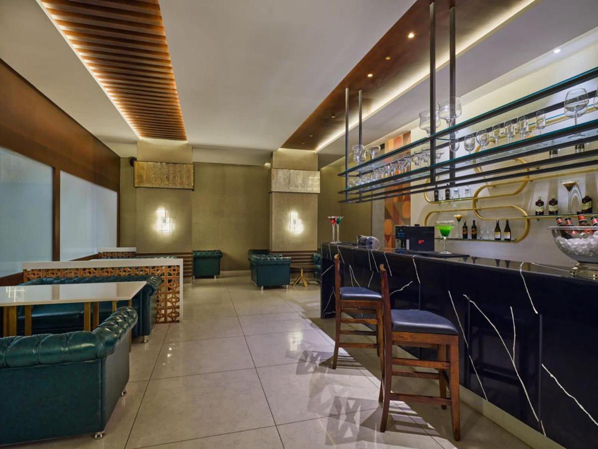 Essentia Luxury Hotel 印多尔 外观 照片