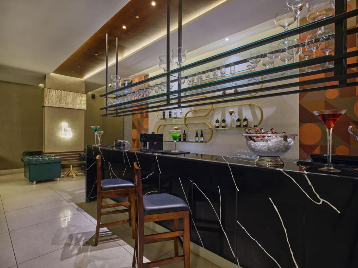 Essentia Luxury Hotel 印多尔 外观 照片