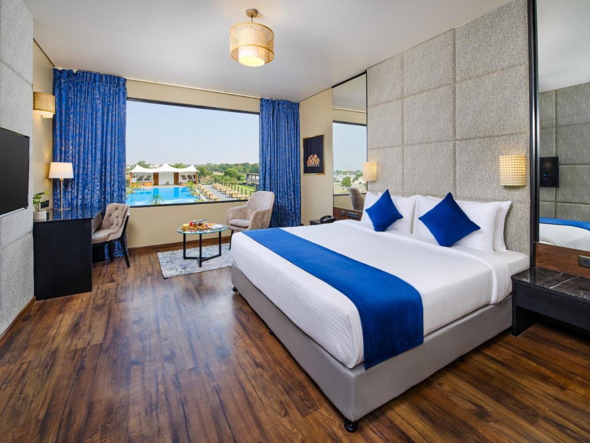 Essentia Luxury Hotel 印多尔 外观 照片
